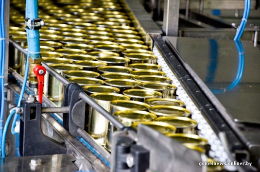 Репортаж: знаменитую рогачевскую сгущенку делают по принципам, которые не менялись два столетия