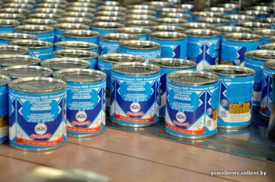 Репортаж: знаменитую рогачевскую сгущенку делают по принципам, которые не менялись два столетия