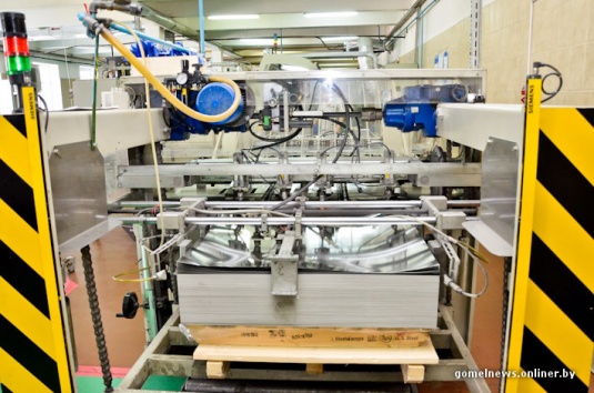 Репортаж: знаменитую рогачевскую сгущенку делают по принципам, которые не менялись два столетия