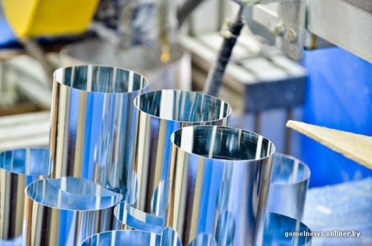 Репортаж: знаменитую рогачевскую сгущенку делают по принципам, которые не менялись два столетия