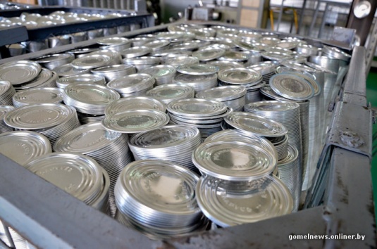 Репортаж: знаменитую рогачевскую сгущенку делают по принципам, которые не менялись два столетия