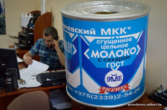 Репортаж: знаменитую рогачевскую сгущенку делают по принципам, которые не менялись два столетия