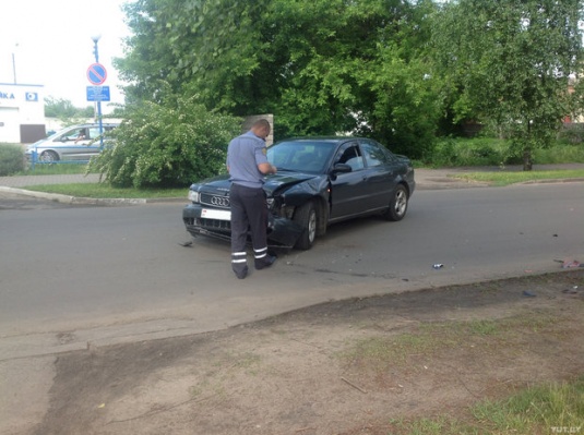 В Бобруйске мотоциклист столкнулся с Audi