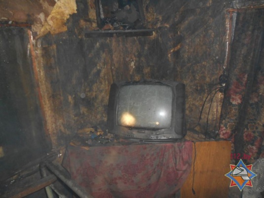 На пожаре в Рогачевском района спасен пенсионер (фото, видео)