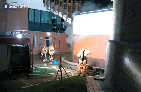 В Ледовый дворец на задымление выезжали пожарные