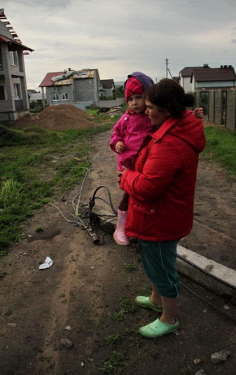 В Барановичах в коттеджном поселке ураганом сорвало крыши и стены в домах