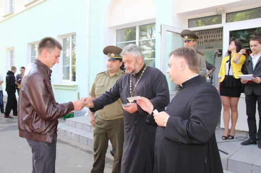 Весенний призыв в Ошмянах: сорок новобранцев отправились на службу в армию