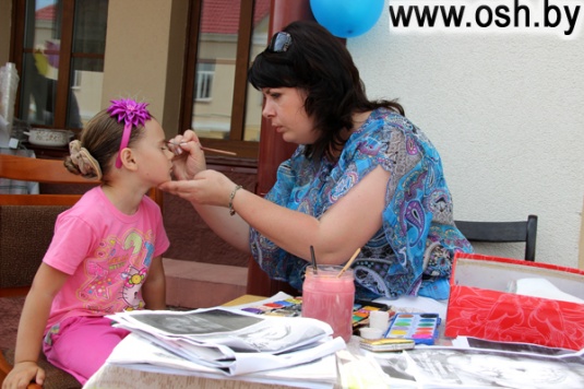 Международный день музеев в Ошмянах: «оживший» Богушевич, рыцарские бои, средневековые танцы, боди-арт…