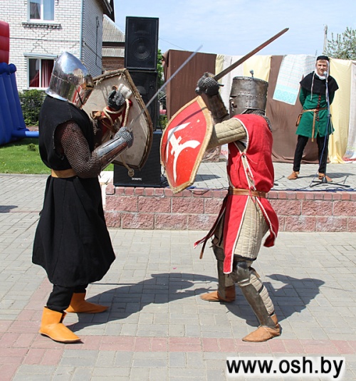 Международный день музеев в Ошмянах: «оживший» Богушевич, рыцарские бои, средневековые танцы, боди-арт…