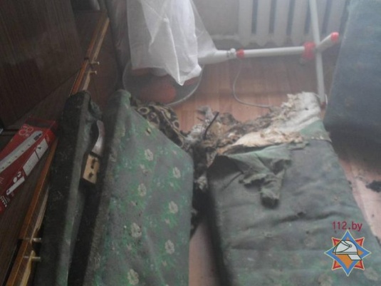 Закурил и чуть не сгорел. В Бобруйске горела квартира на пятом этаже