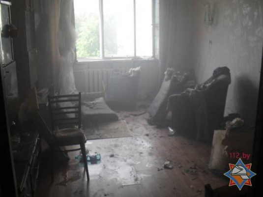 Закурил и чуть не сгорел. В Бобруйске горела квартира на пятом этаже