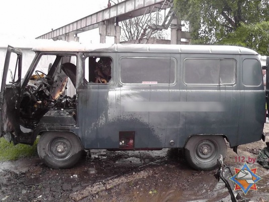 В Светлогорске во время тушения автомобиля водитель получил сильные ожоги (фото)