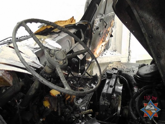 В Светлогорске во время тушения автомобиля водитель получил сильные ожоги (фото)