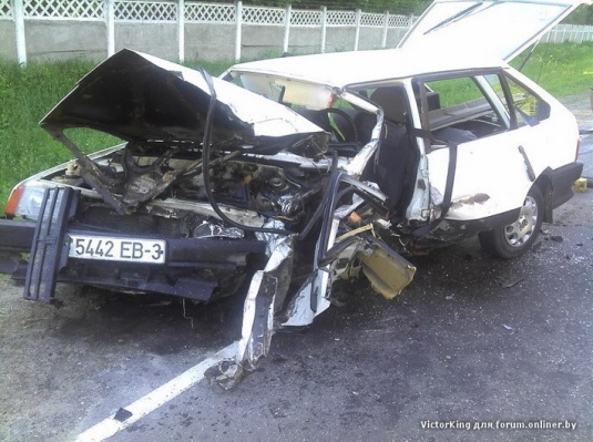 Под Речицей лоб в лоб столкнулись «Жигули» и «Фольксваген» (фото)