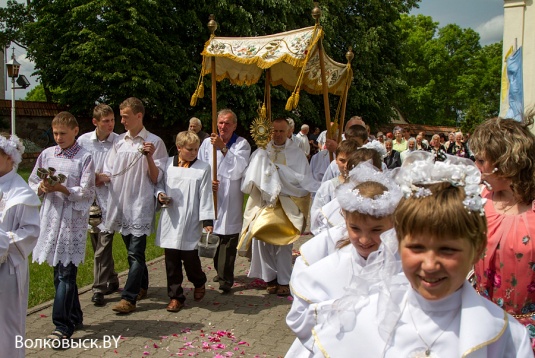 Праздник Пресвятого Тела и Крови Христа в Кремянице (фото)