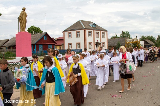 Праздник Пресвятого Тела и Крови Христа в Кремянице (фото)