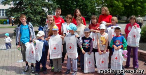 Волонтёры Красного Креста провели акцию "Дети" в День защиты детей Волонтёры Красного Креста провели акцию "Дети" в День защиты детей