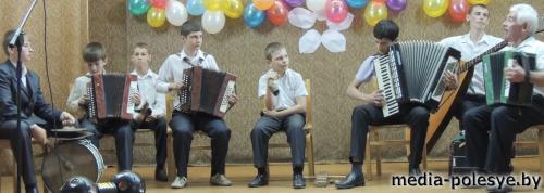 Выпускные вечера на Столинщине прошли в школах искусств Выпускные вечера на Столинщине прошли в школах искусств