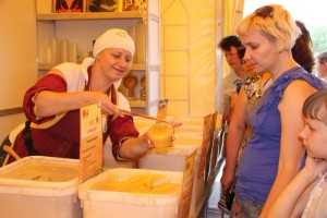 Прикоснуться к святым мощам: на Костюковщине проходит фестиваль православной культуры «Кладезь» Прикоснуться к святым мощам: на Костюковщине проходит фестиваль православной культуры «Кладезь»