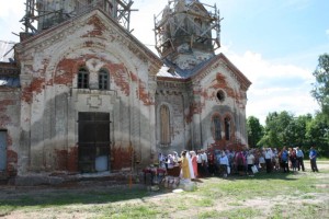 Водосвятный молебен у Свято-Вознесенского храма в д. Забычанье отслужили на Вознесение Господне.