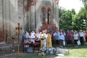 Водосвятный молебен у Свято-Вознесенского храма в д. Забычанье отслужили на Вознесение Господне.