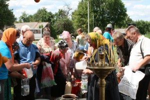 Водосвятный молебен у Свято-Вознесенского храма в д. Забычанье отслужили на Вознесение Господне.