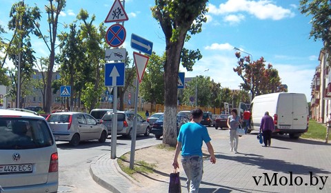 Остановлено движение возле рынка (фото)