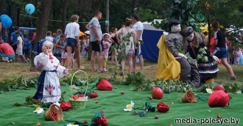 Свята “Лунінецкія клубніцы” прайшло ў Дварцы