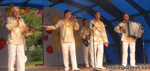 Свята “Лунінецкія клубніцы” прайшло ў Дварцы