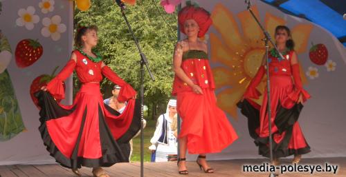 Свята “Лунінецкія клубніцы” прайшло ў Дварцы