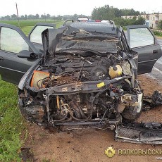 Водитель автомашины Opel врезался в трактор МТЗ