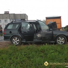 Водитель автомашины Opel врезался в трактор МТЗ