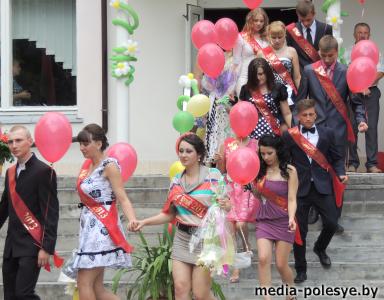 Дипломы выпускникам вручают в эти дни в Столинском аграрно-экономическом колледже