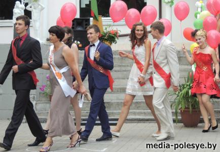 Дипломы выпускникам вручают в эти дни в Столинском аграрно-экономическом колледже