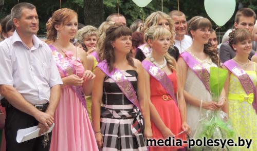 Дипломы выпускникам вручают в эти дни в Столинском аграрно-экономическом колледже