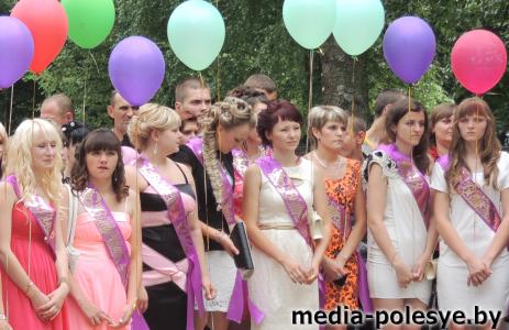 Дипломы выпускникам вручают в эти дни в Столинском аграрно-экономическом колледже