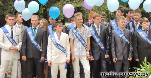 Дипломы выпускникам вручают в эти дни в Столинском аграрно-экономическом колледже