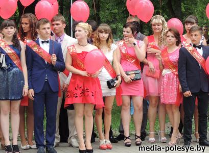 Дипломы выпускникам вручают в эти дни в Столинском аграрно-экономическом колледже