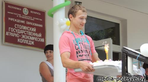 Дипломы выпускникам вручают в эти дни в Столинском аграрно-экономическом колледже