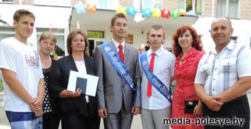 Дипломы выпускникам вручают в эти дни в Столинском аграрно-экономическом колледже