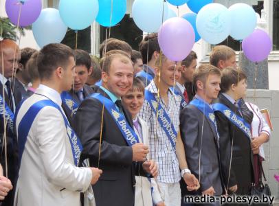 Дипломы выпускникам вручают в эти дни в Столинском аграрно-экономическом колледже