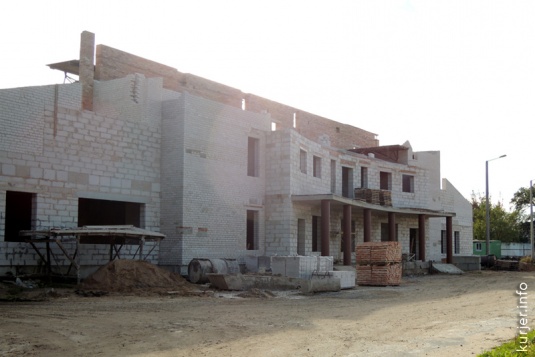 Большие стройки Слуцка. Здание стадиона: внутри, снаружи и в корне