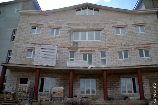 Большие стройки Слуцка. Здание стадиона: внутри, снаружи и в корне