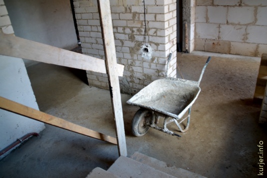 Большие стройки Слуцка. Здание стадиона: внутри, снаружи и в корне