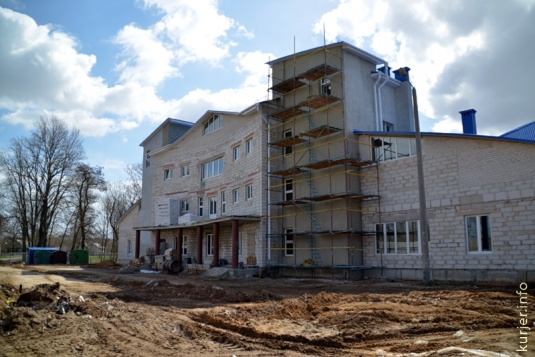 Большие стройки Слуцка. Здание стадиона: внутри, снаружи и в корне