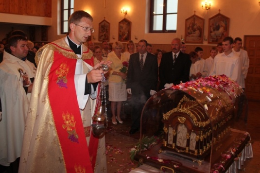 Дакрануцца да святыні