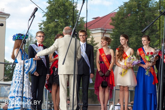 Волковыск проводил выпускников в большую жизнь