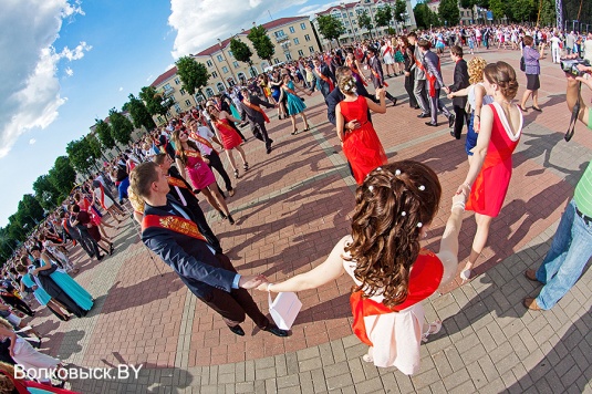 Волковыск проводил выпускников в большую жизнь