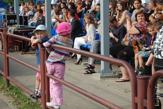 Евангелизационный концерт на слуцком стадионе собрал около 400 человек