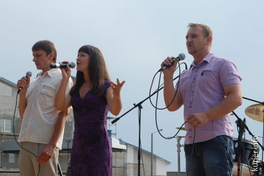 Евангелизационный концерт на слуцком стадионе собрал около 400 человек